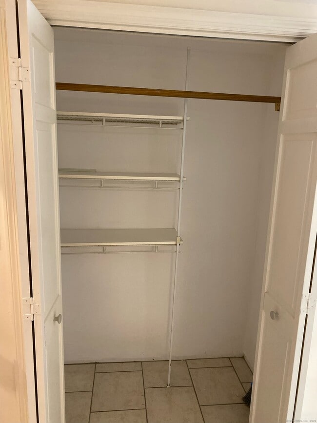 Building Photo - 18 Clara Dr