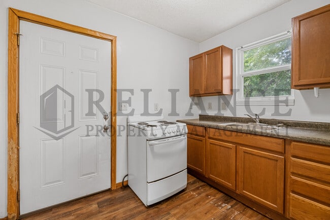 Building Photo - 2147 N Park Pl