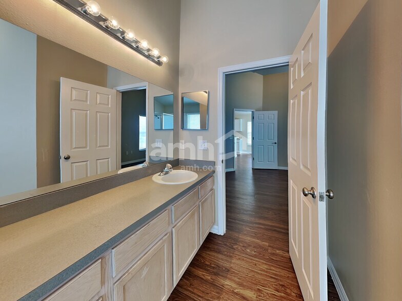 Building Photo - 2645 Willow Glen Cir