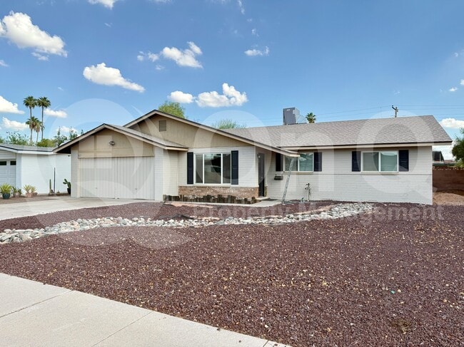 Primary Photo - 537 E Laguna Dr