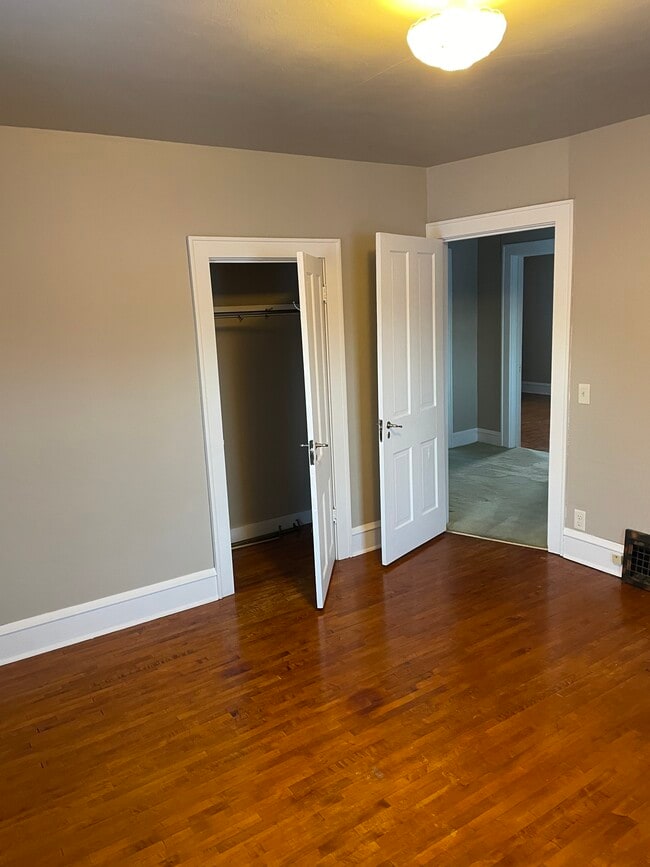 Building Photo - 204 E 3rd St