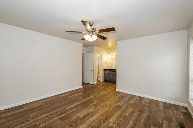 Building Photo - 3412 Prairie Ave