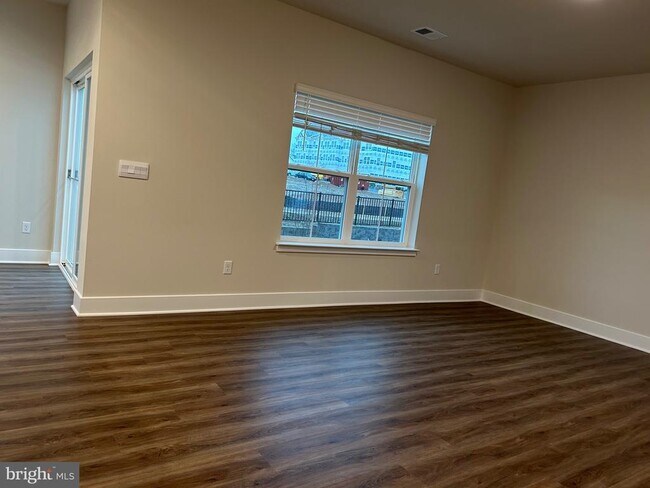 Building Photo - 140 Wappinger Ter