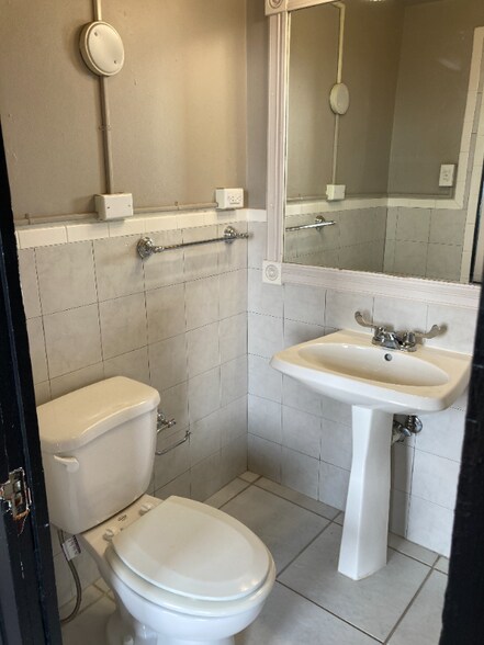 Building Photo - 301 N Austin St