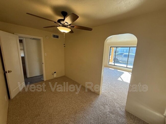 Building Photo - 334 B St