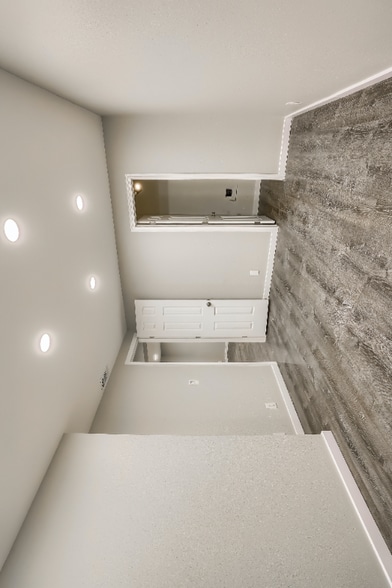 Building Photo - 13204 E Linvale Pl