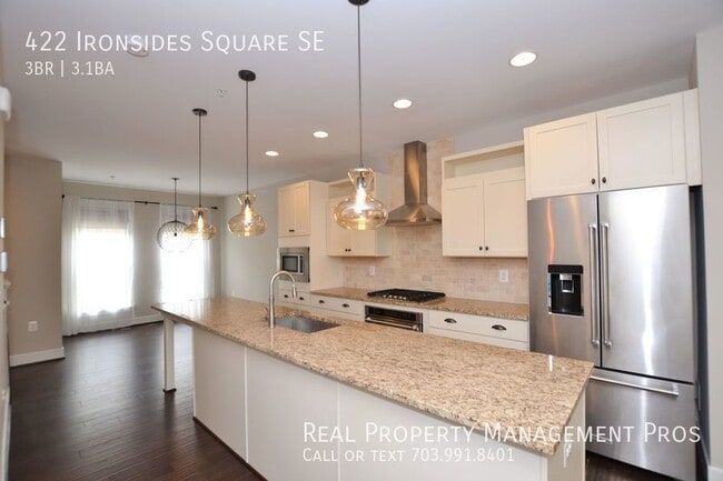 Building Photo - 422 Ironsides Square SE