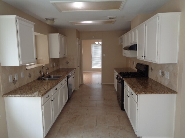 Building Photo - 16318 Leamington Ln