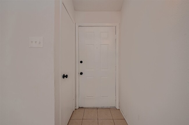 Building Photo - 11009 Crenchrus Ct