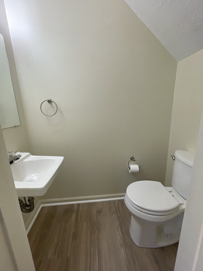 Building Photo - 156 Cedar Crest Dr