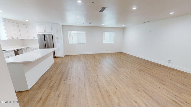 Building Photo - 936 Calle Pensamiento
