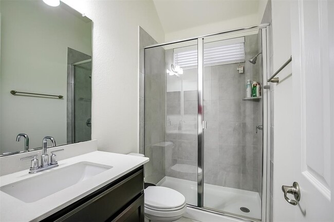 Building Photo - 2921 Zelma Dr