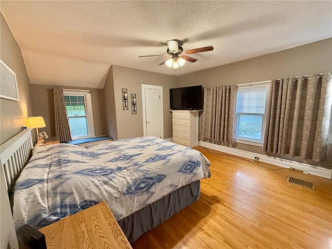 Building Photo - 1201 6th St SW