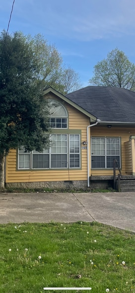 Primary Photo - 1109 Waggoner Ct W