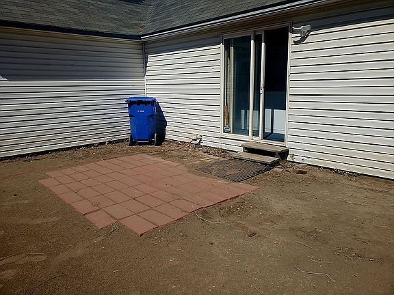 Building Photo - 630 3rd Ave W