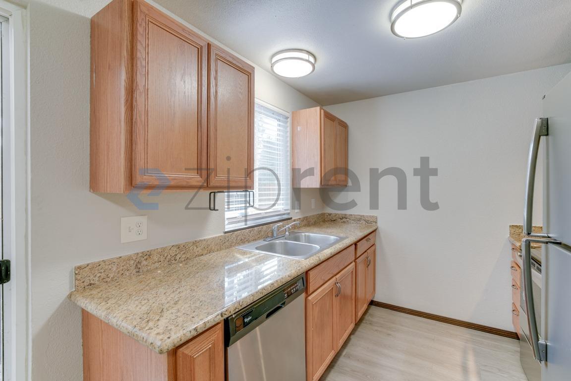 Building Photo - Unit A