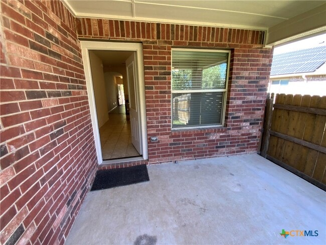 Building Photo - 5205 Cicero Dr