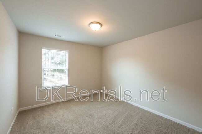 Building Photo - 1526 Fern Ridge Ln