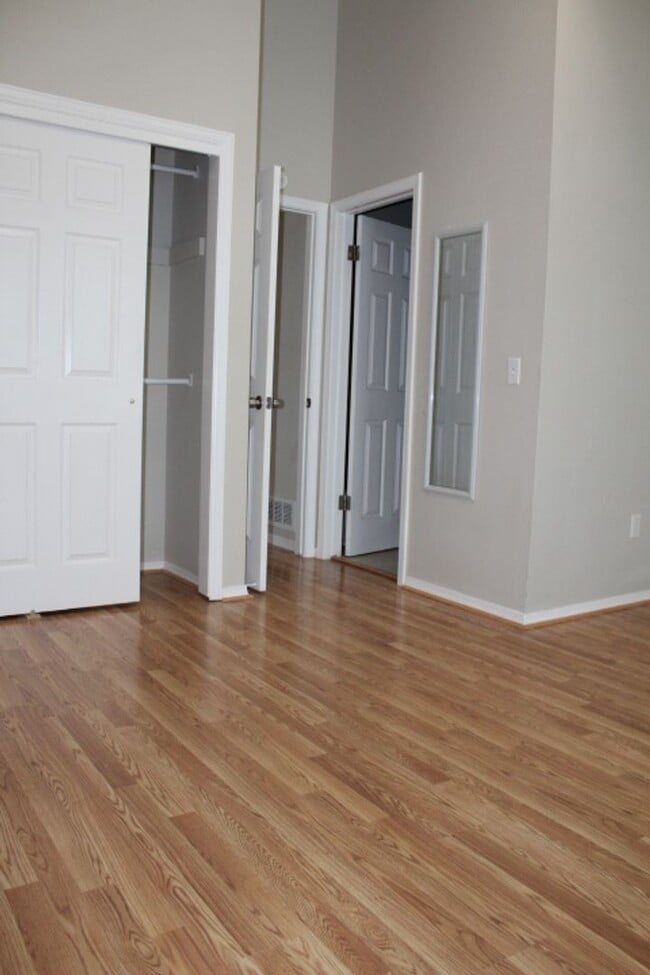 Building Photo - Dakota Station - 2 BR/1 BA Condo!
