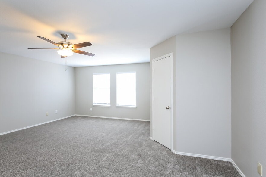 Building Photo - 2246 Midbury Dr