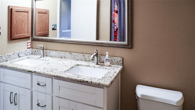 Building Photo - 15206 Bartlett Landing Dr