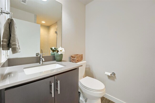 Building Photo - 2301 Bluebonnet Ln