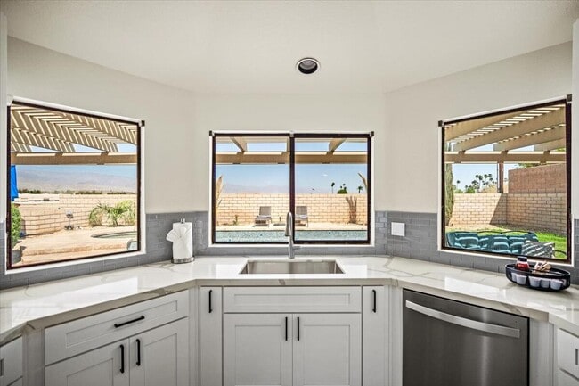Building Photo - 41740 Jamaica Sands Dr