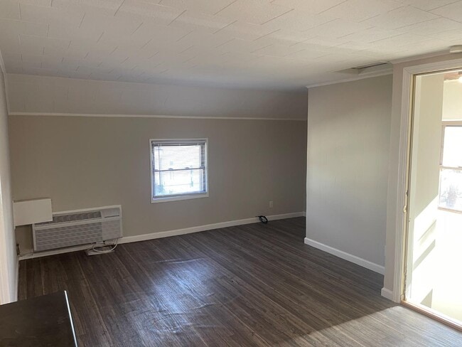 Building Photo - 1127 S 7th St