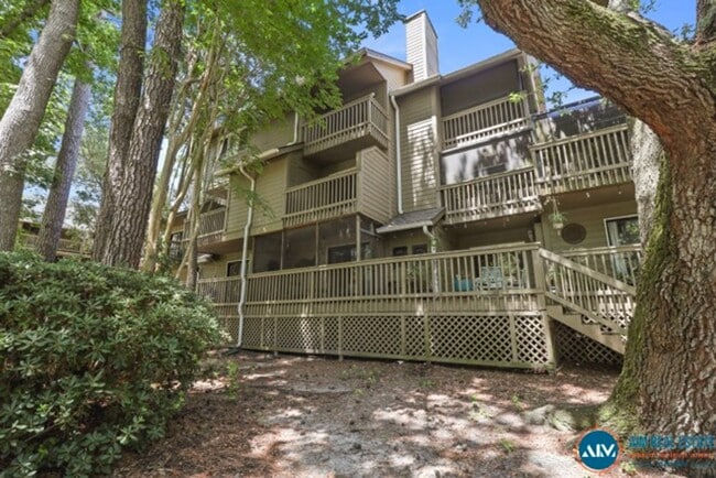Building Photo - Updated Wyndemere Condo at Yacht Cove – Fr...