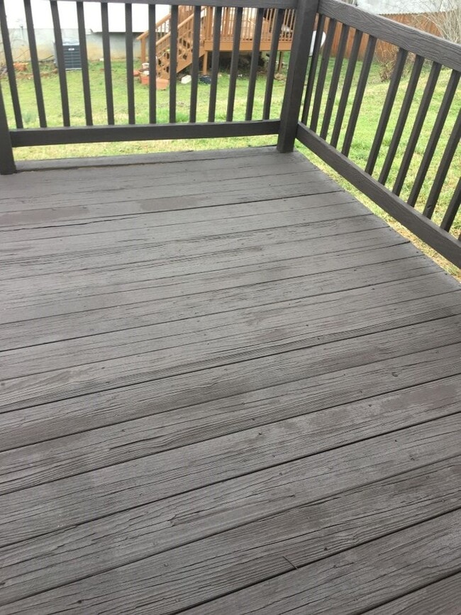 Building Photo - Move in Ready - Near Airport