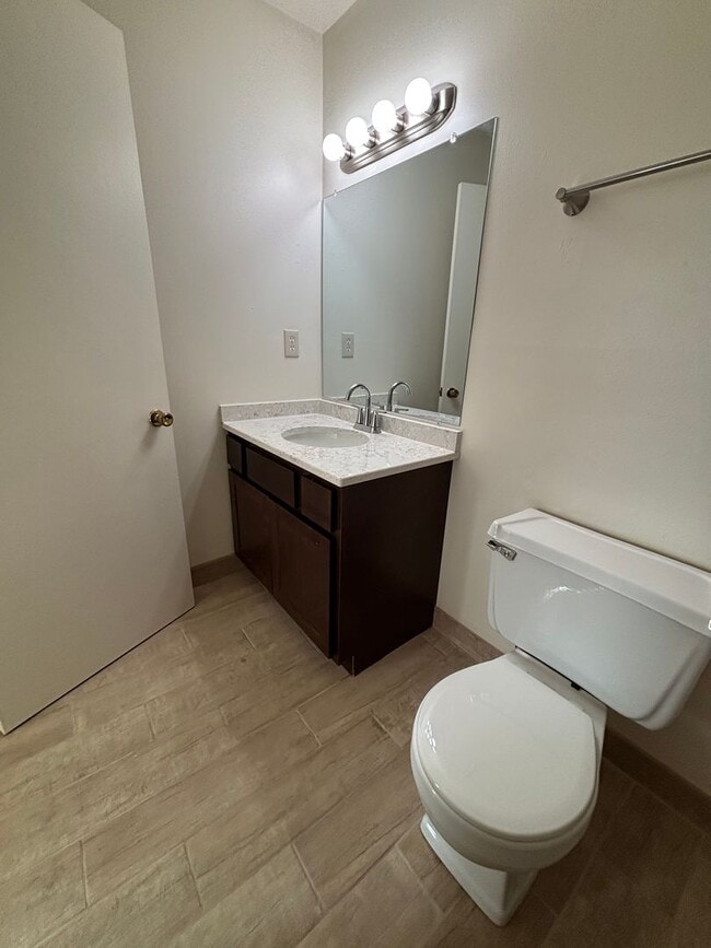 Building Photo - Grafton 3 Bedroom 2.5 bath Town Home