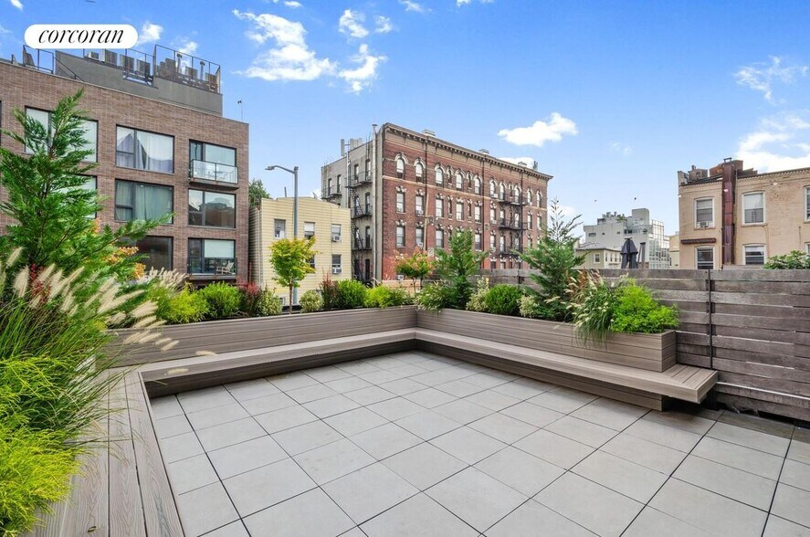 Building Photo - 163 N 6th St