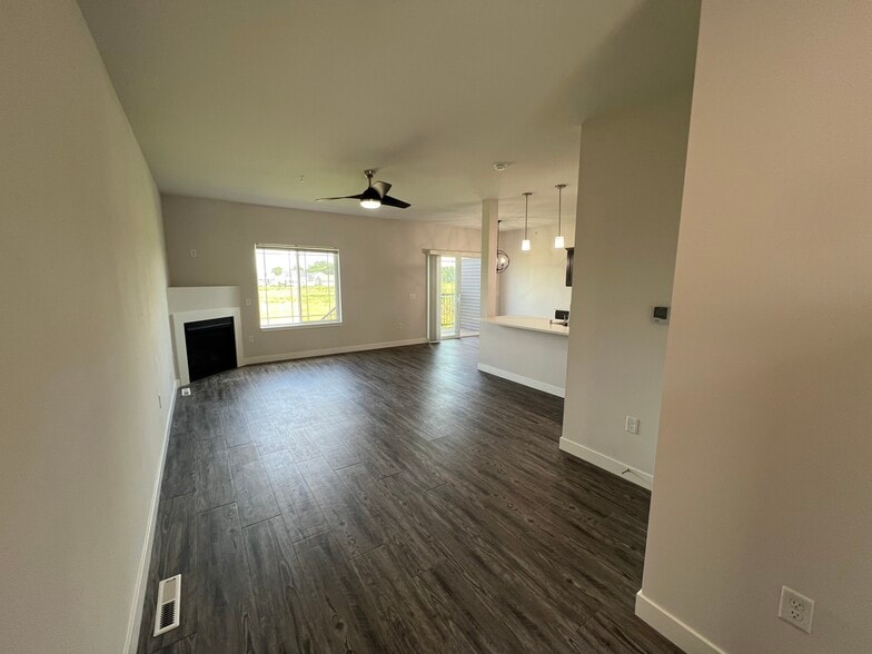 Building Photo - 5521 Prairie Place Dr