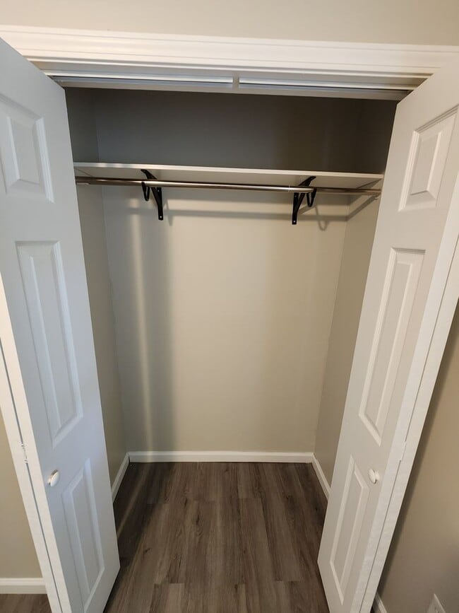 Building Photo - Spacious 3-Bedroom, 1-Bathroom Home AVAILA...