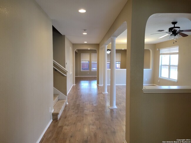 Building Photo - 10919 Fox Crest