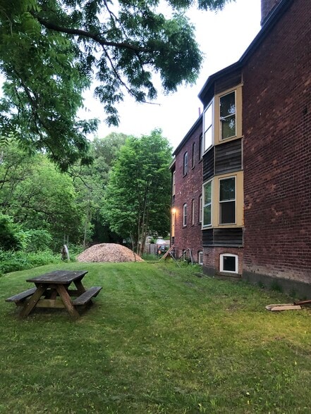 Huge Side Yard for You - 240 11th St