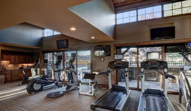 Building Photo - 1 bedroom condo, located steps from all of Black Bull's incredible amenities