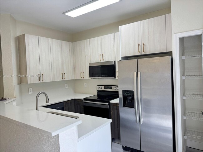 Building Photo - 8246 NW 108th Ave