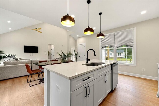 Building Photo - 213 Wagon Wheel Dr