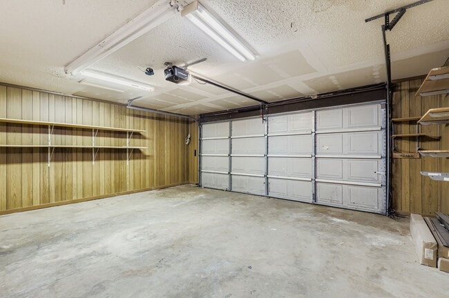 Building Photo - 8600 Tallwood Dr