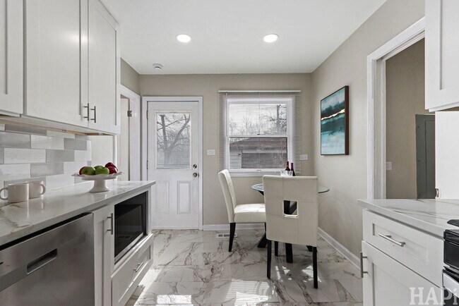 Building Photo - 75 Carthage Ln