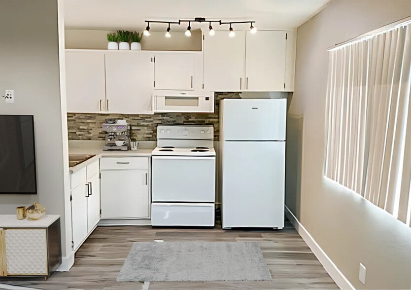Studio - Kitchen - Park Avenue Apartments