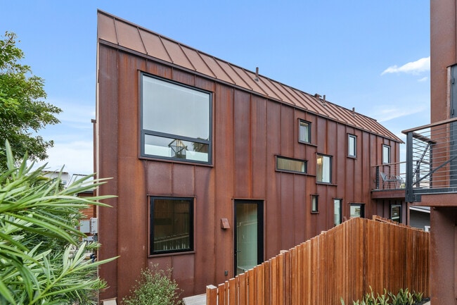 Primary Photo - 4638 Del Monte Ave