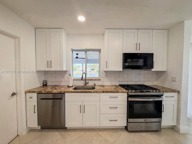 Building Photo - 9731 Bel Aire Dr