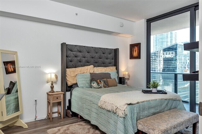 Building Photo - 801 S Miami Ave