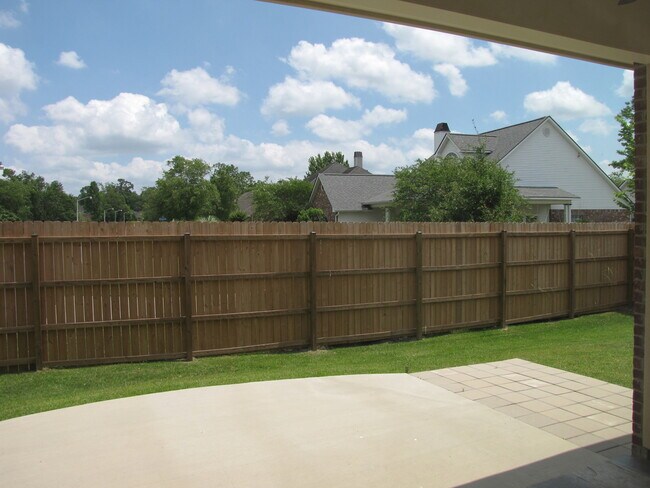 Building Photo - WOODRIDGE SUBDIVISION NEAR NEW WOMENS HOSPITAL AT PECUE LN.