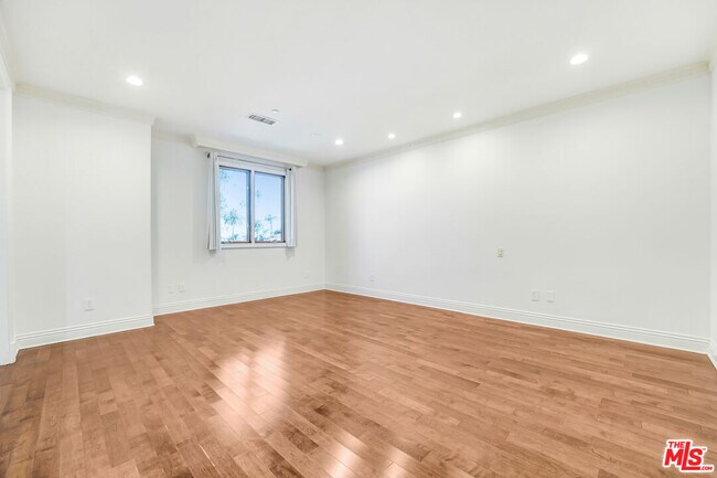 Building Photo - 219 S Willaman Dr