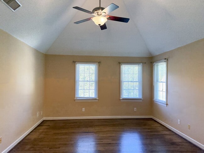 Building Photo - Gorgeous 4-Bedroom Home on a Cul-de-Sac wi...
