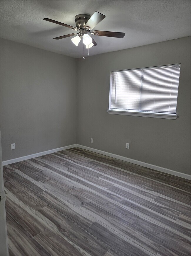 Building Photo - 527 Tara Plantation Dr