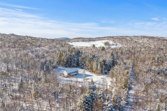 Building Photo - 1724 Calhoun Hill Rd